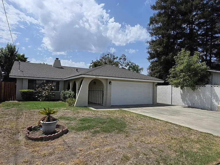 4027 W Tulare Ave — Photo 1