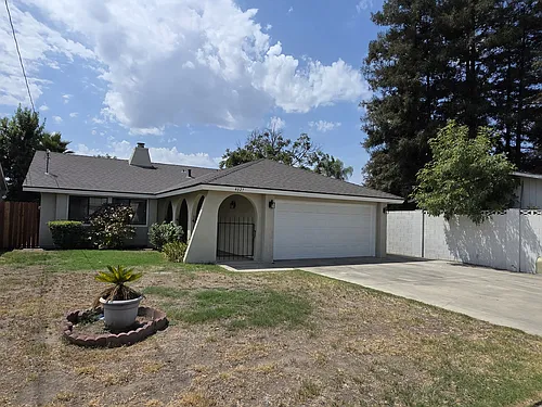 4027 W Tulare Ave Photo 1