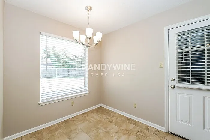 8077 Sandywood Ln — Photo 7
