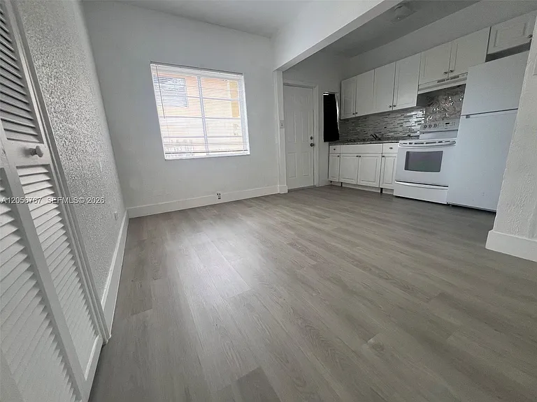 1326 SW 6th St #10 — Photo 17