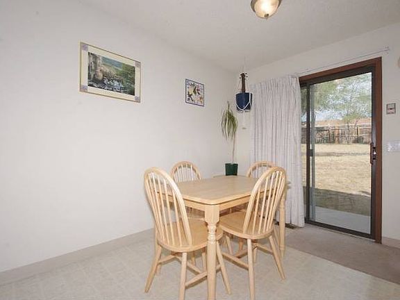 Dining Area w/Walkout