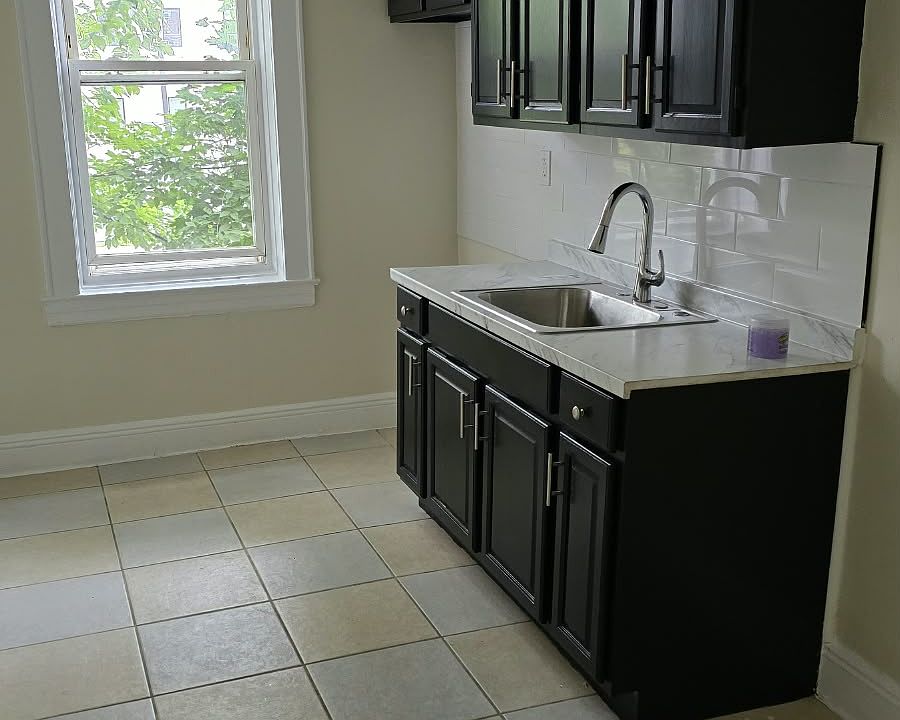 2nd image of 6-8 Glenwood Ave #25