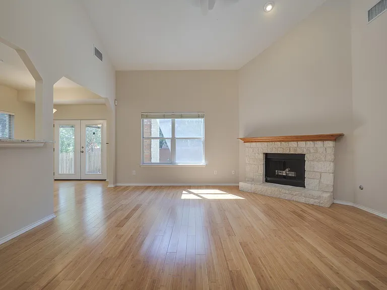 5709 Pecanwood Ln — Photo 2