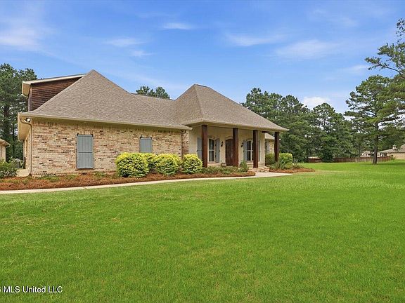 3rd image of 304 Kitty Hawk Cir