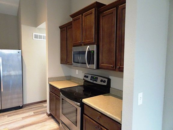 4th image of 400 SE 44th St