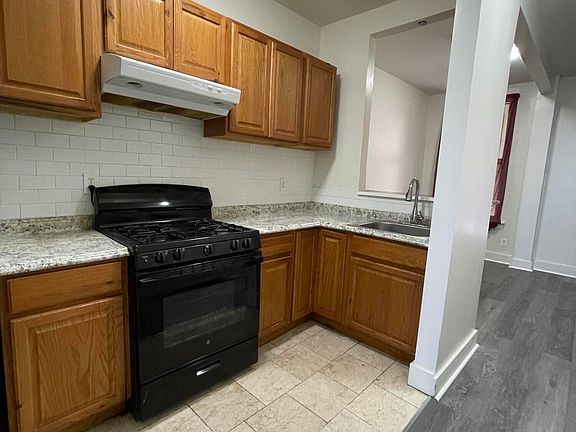 5th image of 475 S Pearl St APT 1