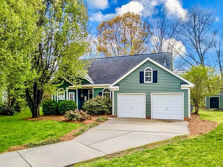 8400 Earlham Ct — Photo 12