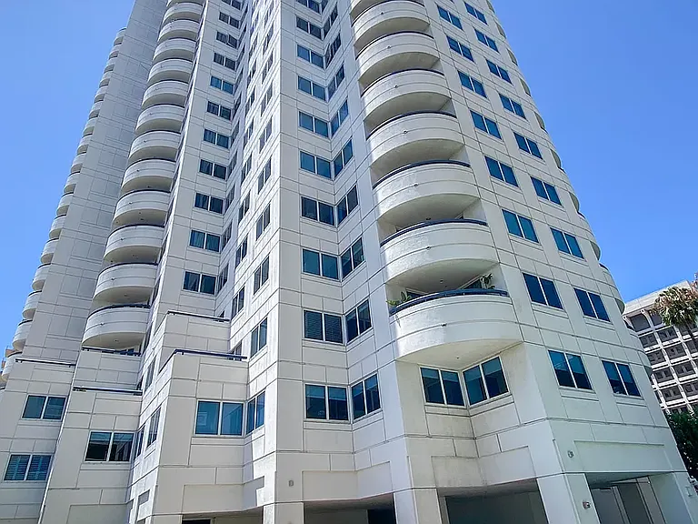 525 E Seaside Way — Photo 9
