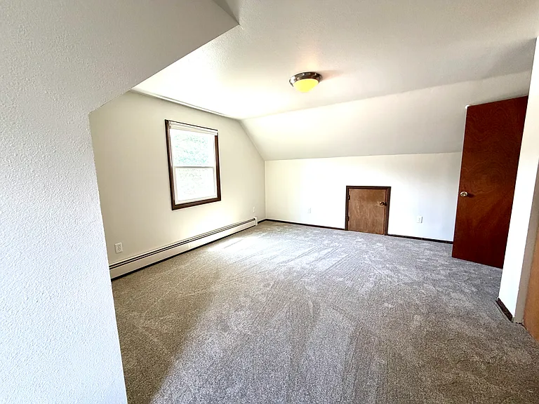 609 Belford St — Photo 30
