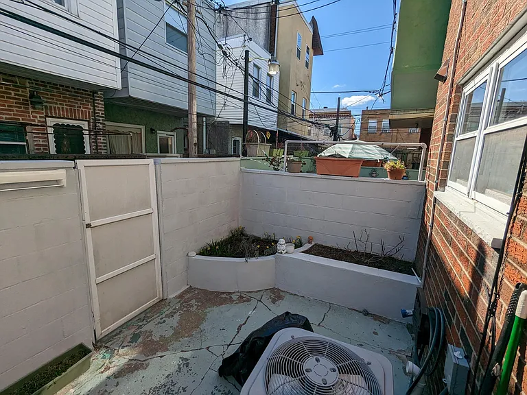 1048 Tree St — Photo 10