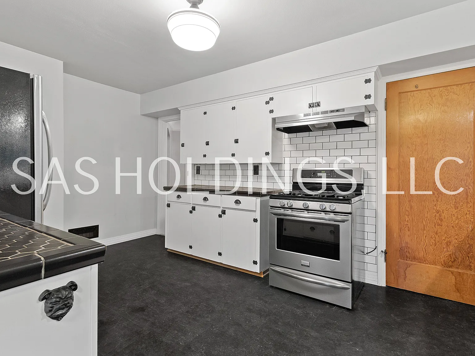 3 bed, 2658 sqft, $3,995 — Photo 3