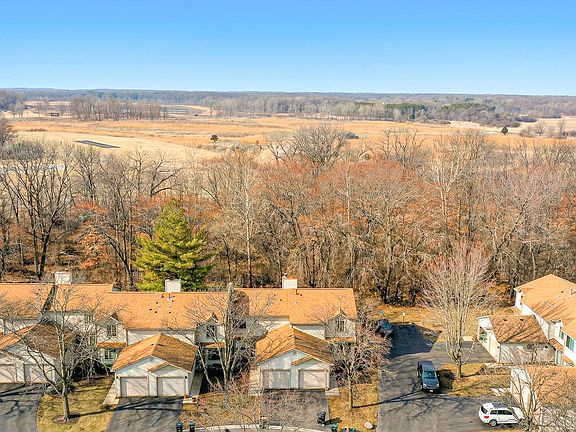 2nd image of 205 E Forest Knoll Dr