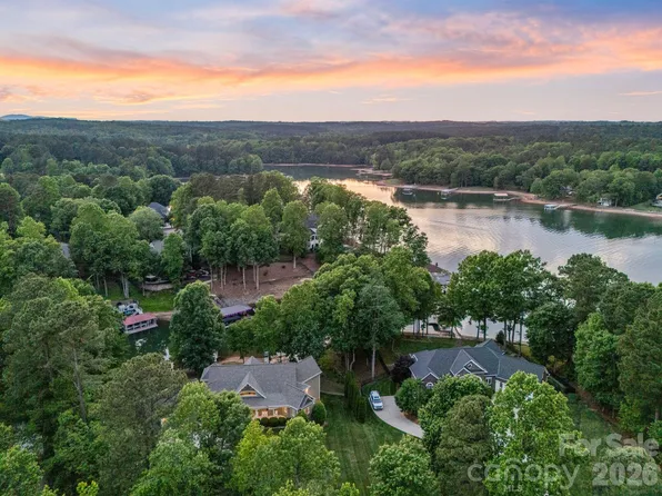 2243 Whiterock Ct, Sherrills Ford, NC 28673