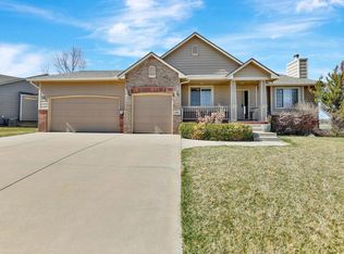 316 Springlake Ct, Newton, KS 67114