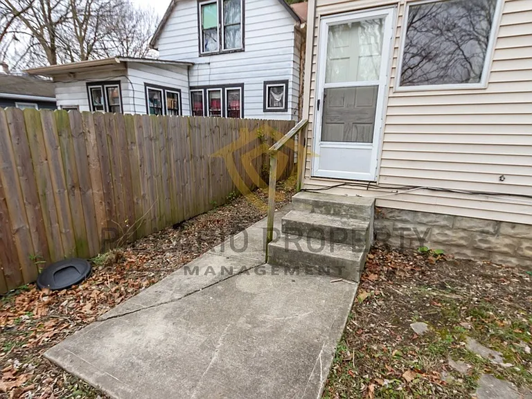 3943-3945 Cornelius Ave — Photo 17