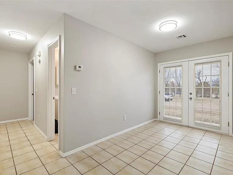 601 Dogwood Ave — Photo 5