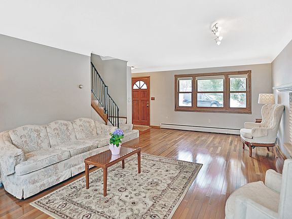 4th image of 2465 Jansen Ave