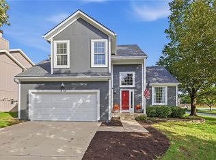 910 W Elizabeth St, Olathe, KS 66061
