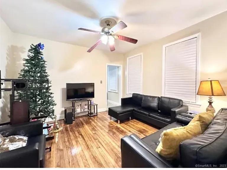 1315 Howard Ave — Photo 6