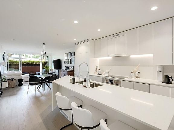 5th image of 430 Parry St #204