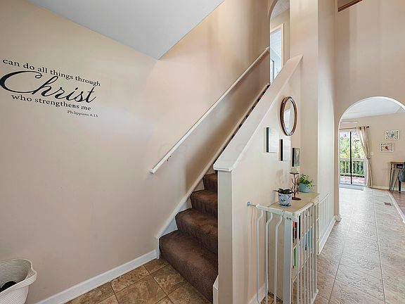5th image of 241 Essex Pl