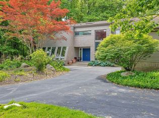 6090 Pickwood Ct, West Bloomfield, MI