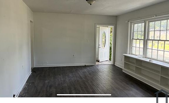 4th image of 324 Northside Cir