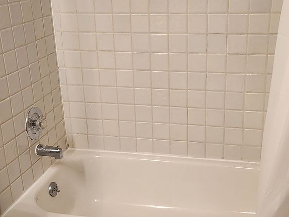 5th image of 100 Hideaway Dr #9