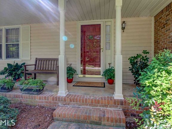 2nd image of 3395 Squire Ln SE