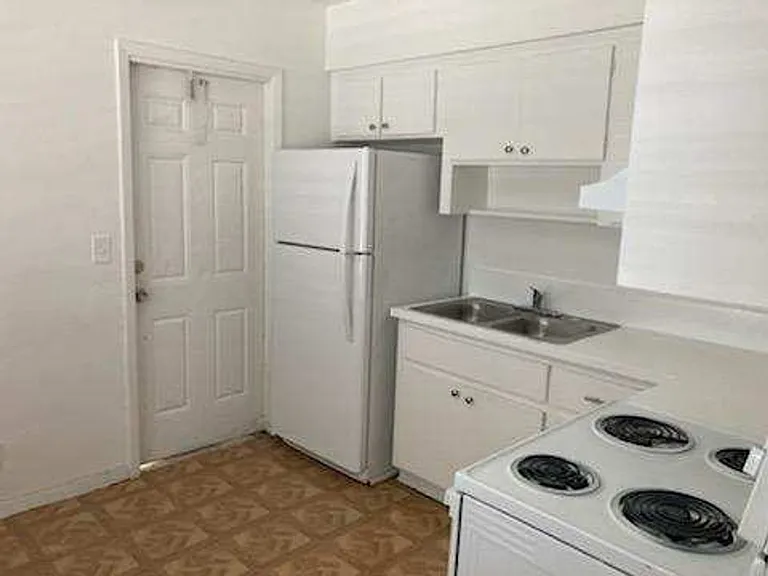 2111 Roosevelt St — Photo 4