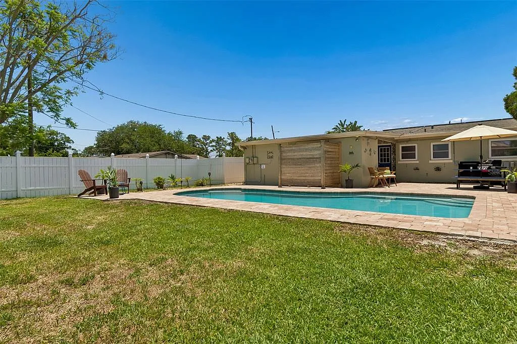 3 bed, 2.0 bath, 1545 sqft, $4,300 — Photo 4