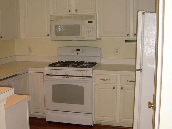 3rd image of 13107 Millhaven Pl #6-J