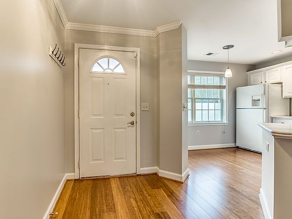 2nd image of 6924 Fairfax Dr #238-1