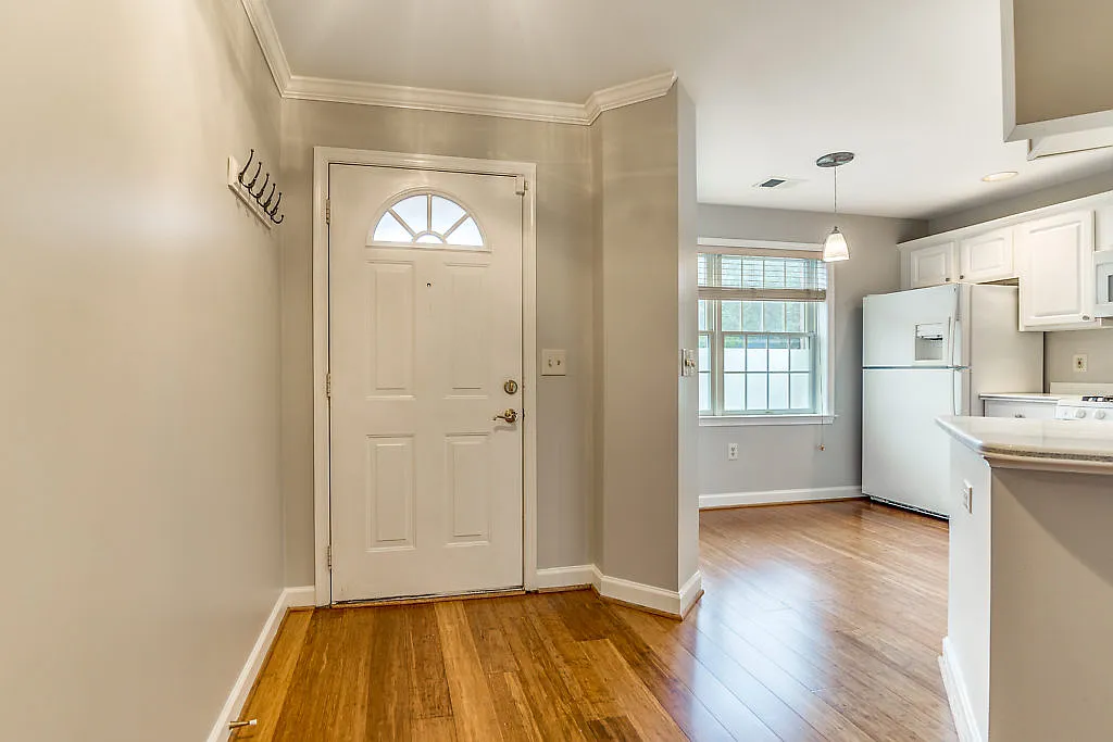 Building Photo - 6924 Fairfax Dr #238-1