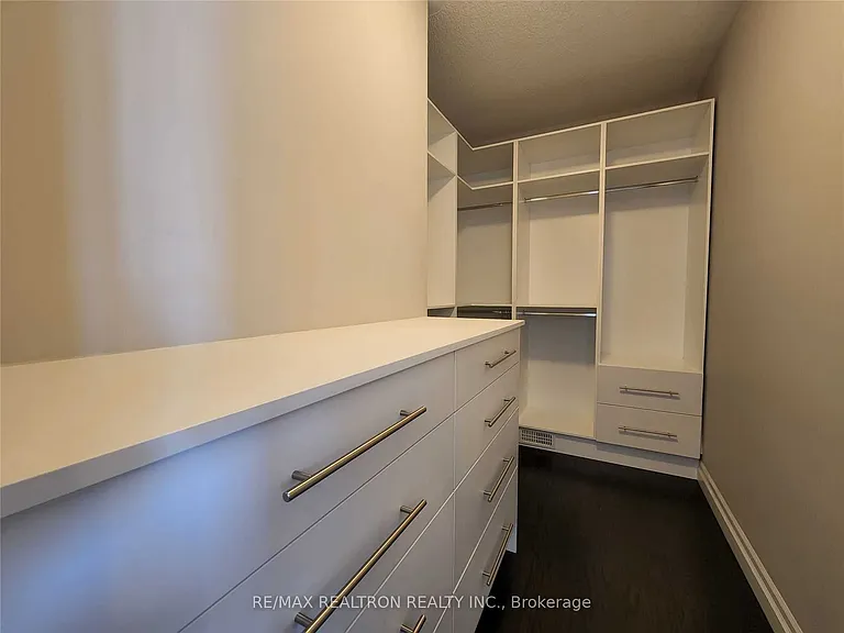 223 Thomas Phillips Dr — Photo 16