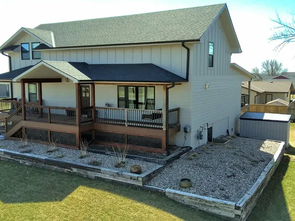 1622 Raell Dr, York, NE 68467