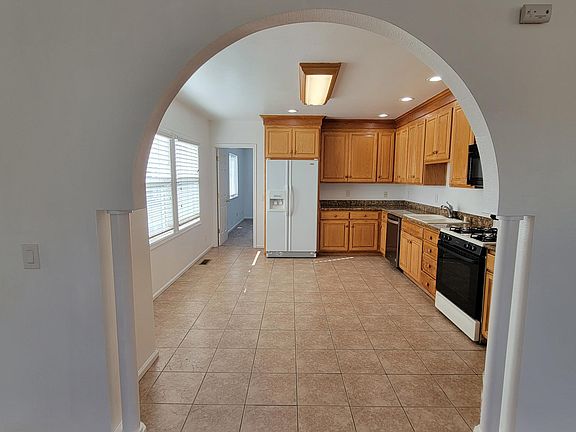 2nd image of 518 Palm Ave