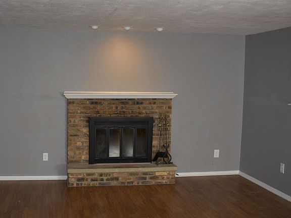 4th image of 4212 Oakhurst Dr