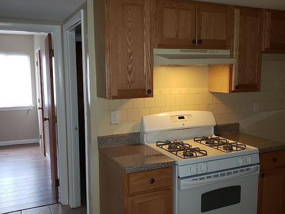 3rd image of 1139 Hartford Ave APT 6A