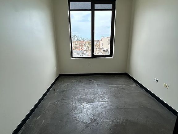 5th image of 1637 N Milwaukee Ave #405