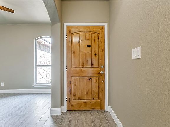 3rd image of 104 W Atchley Ave