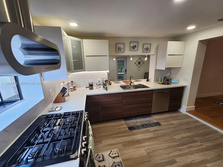 831 Plover Ave — Photo 1