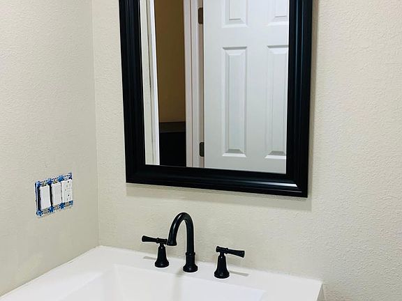 4th image of 2717 E Lake Pointe Dr
