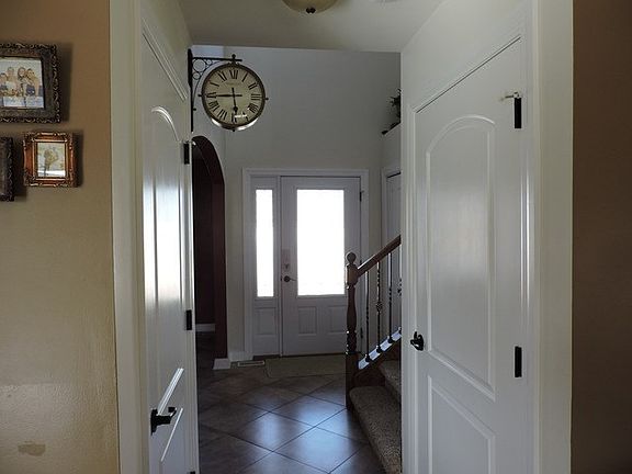 2nd image of 596 W Park Ct