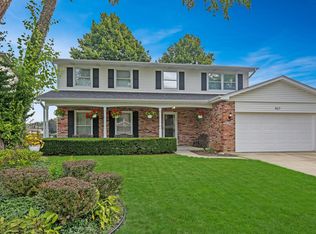 827 Beacon Dr, Schaumburg, IL 60193