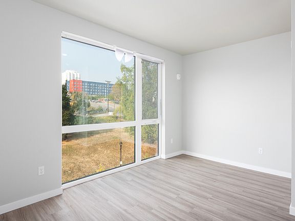 3rd image of 1909 Fawcett Ave #311