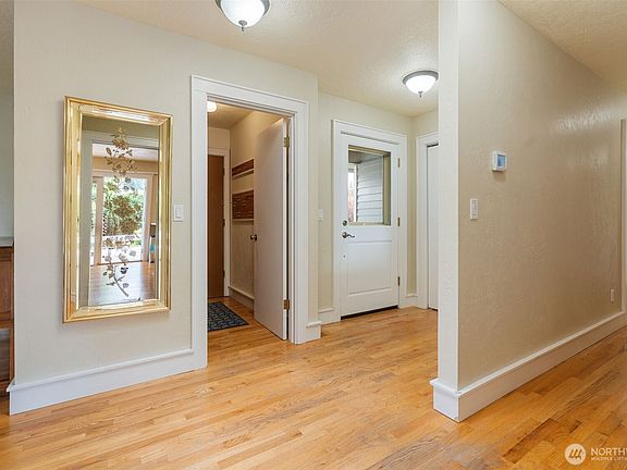 4th image of 100 Sunnyside Drive