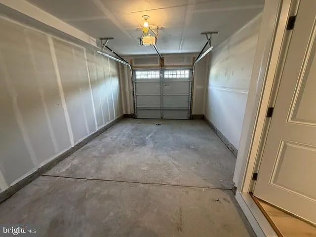 6729 Shelton Ln — Photo 34