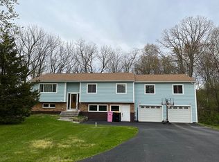 15 Fenmore Dr, Wappingers Falls, NY 12590