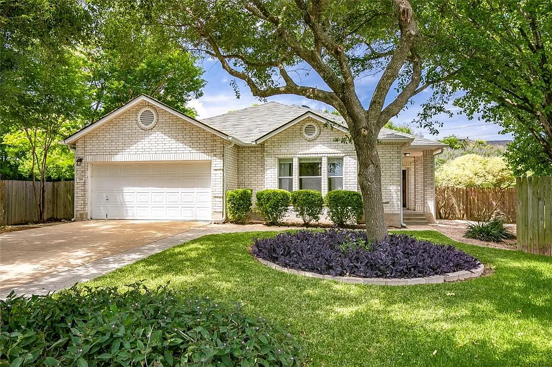 3 bed, 2.0 bath, 1929 sqft, $2,499 — Photo 3